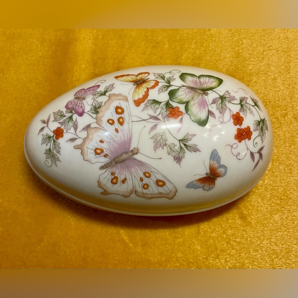 Avon Butterfly Fantasy Porcelain Egg 1979